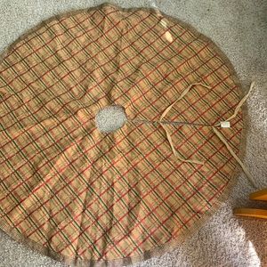 Tree skirt